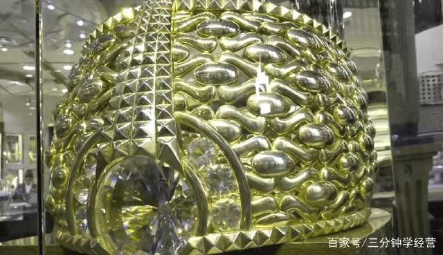 这是迪拜的黄金市场，政府担保没有假货，任何时候都存有10吨黄金