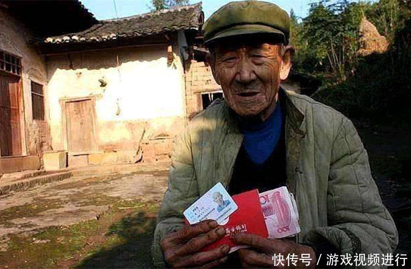 已满60岁的老人有福了，国家给你们四项补贴，每月最少200元