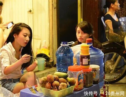 越南女孩到中国工作,她们都不想离开,期望嫁给