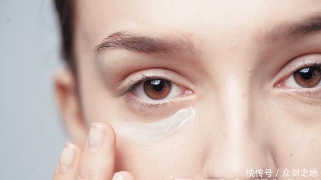 『眼霜』女人老没老,从这4点就能看出来,学会自律,才能守住年龄的秘密