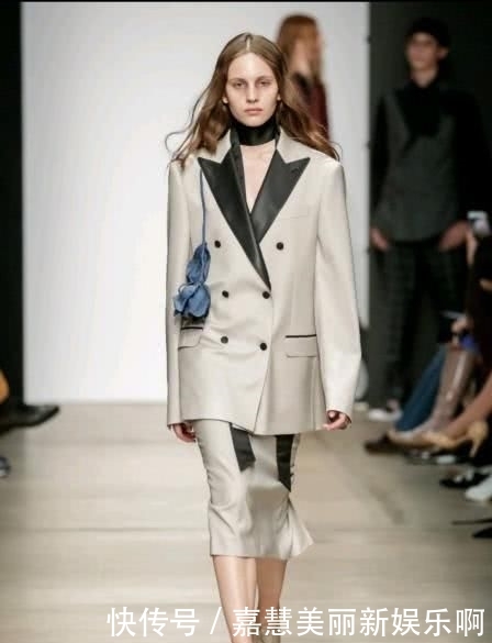 『报纸印花』西服如何搭配?春天西服那样穿,时尚潮流复古时尚的时尚范,谁穿谁美!