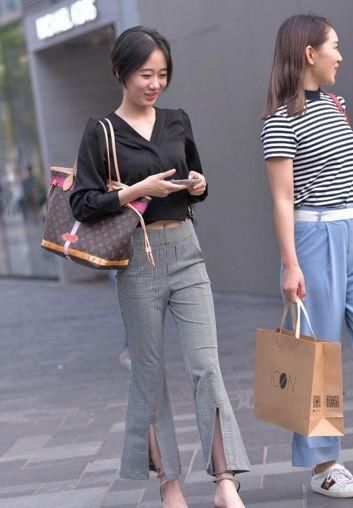 街拍:图3露背装秀“纹身”太养眼了!图4“真人版春丽装”惹不起