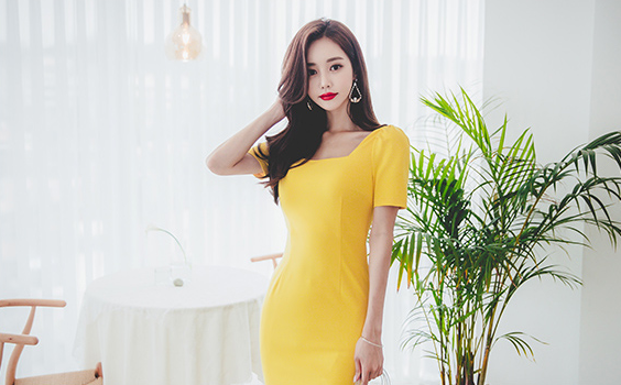 女神孙允珠，夏日青柠光鲜明媚宫廷及膝裙