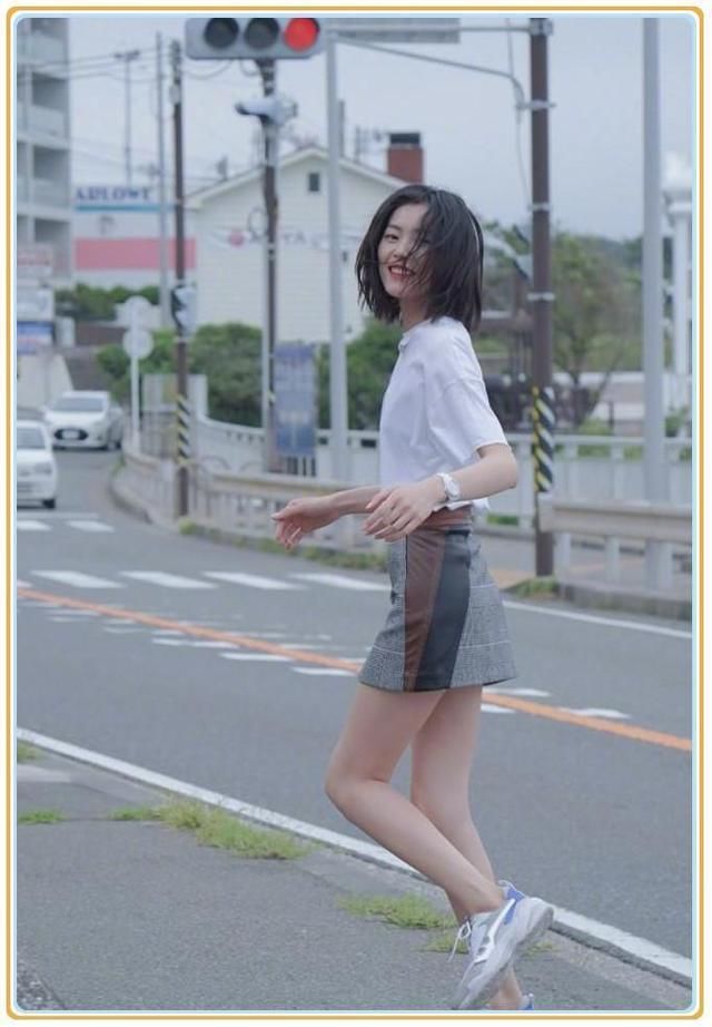 看了古力娜扎的包臀裙，再看看刘雯，才知道熟女和少女差距有多大