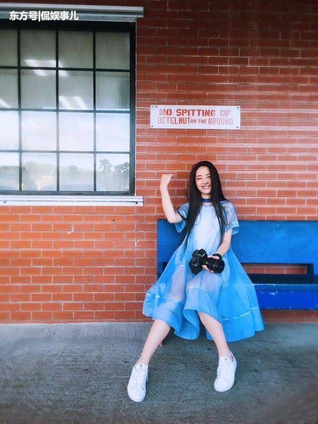 郭碧婷豁出去了!为秀长腿不慎露出内裤，网友:别遮了都看光了!