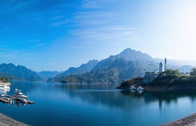 被称浙江三大美女湖之一，曾是浙江最大水电站，如今成旅游度假区