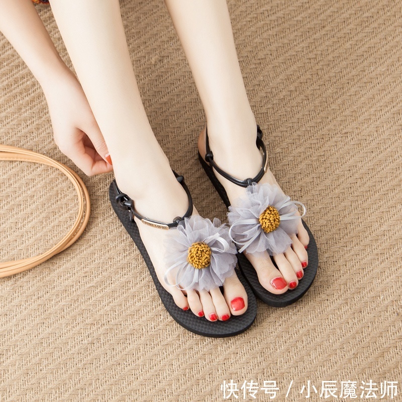  设计@魅力从头到脚，这几款时髦精致的凉鞋，大方又优雅，上脚洋气极了