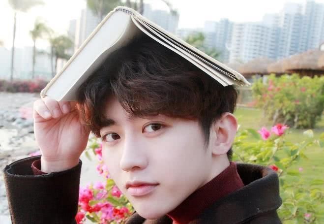 《那年春天》中蔡徐坤一句歌词,8字短句,竟成