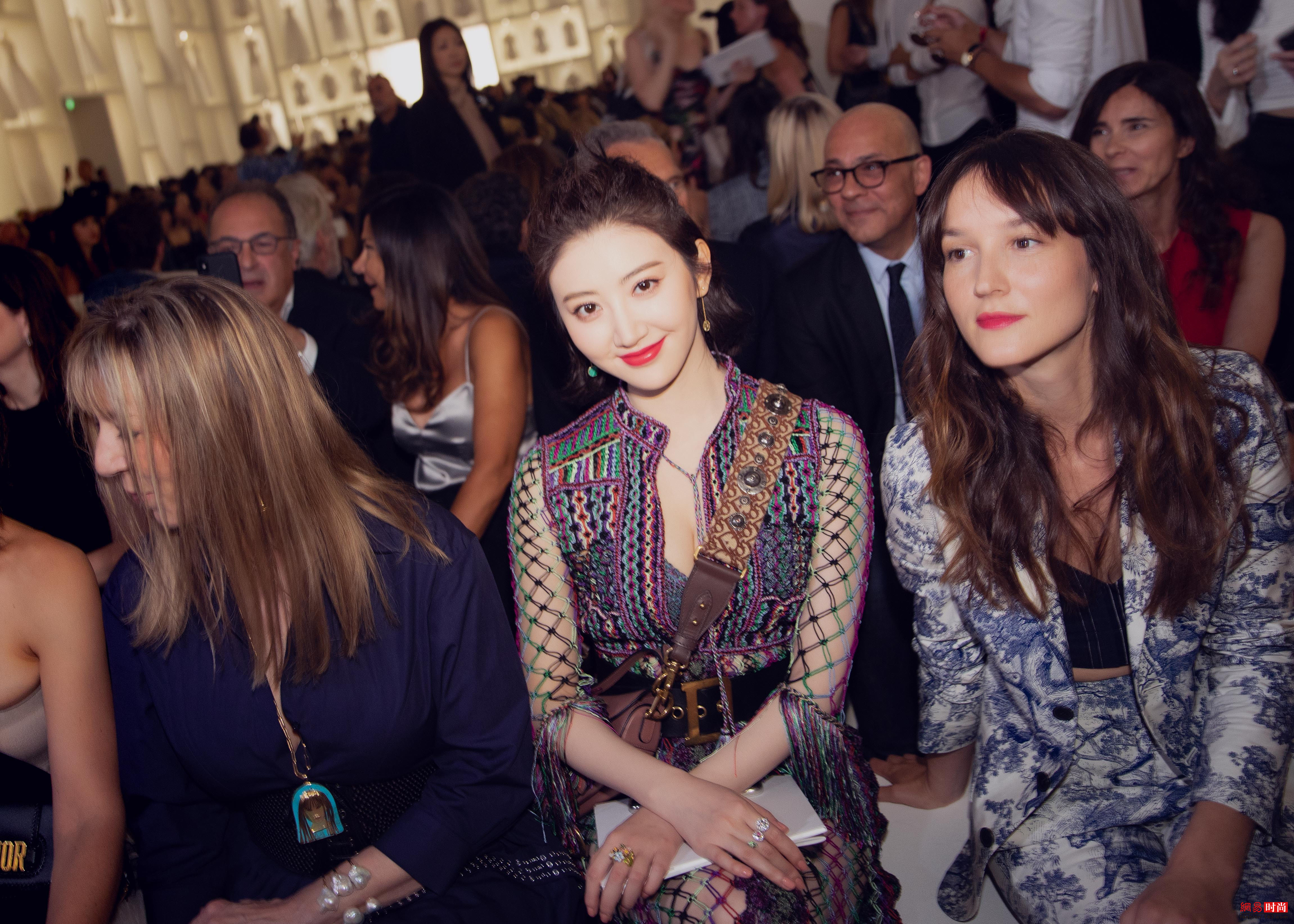 景甜身材好有料 雪白肌肤大长腿