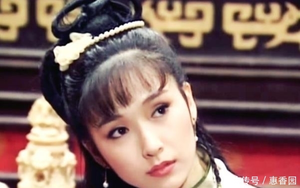  『依旧』出道29年零绯闻，曾被赞“最美林黛玉”，如今53岁依旧单身