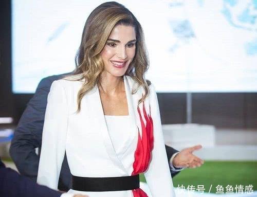 约旦王后到访杭州，两套衣服尽显高贵优雅，与马云一起看锦鲤