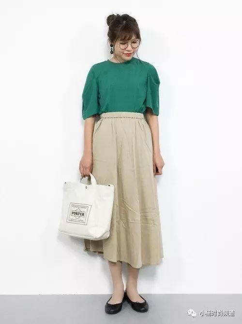 日本人气服饰品牌KBF时尚上衣的成熟女子穿搭特集介绍