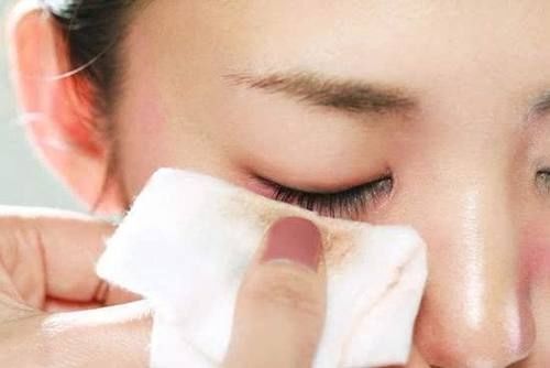  卸妆油：你化妆所以你皮肤不好