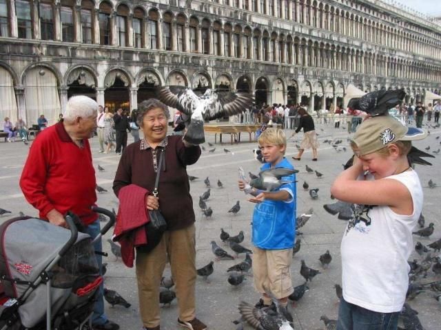 中国游客去日本免税店购物，看到了茅台的价格后，直呼：差别对待