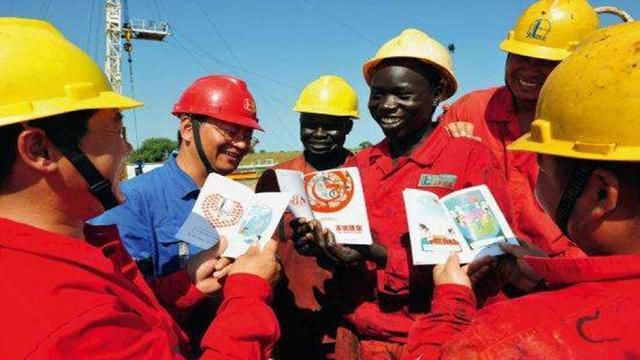 中国拿8亿援助非洲小国，还白送400万吨港口，今获2.8亿军事订单