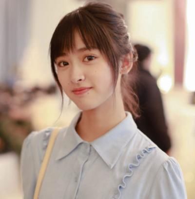 沈月清纯又可爱，穿衣也非常耐看呢！