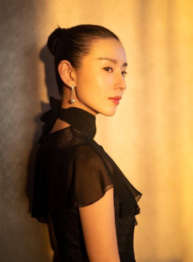 如懿传众嫔妃同框比美，董洁张钧甯时尚养眼，但都输给了43岁的她