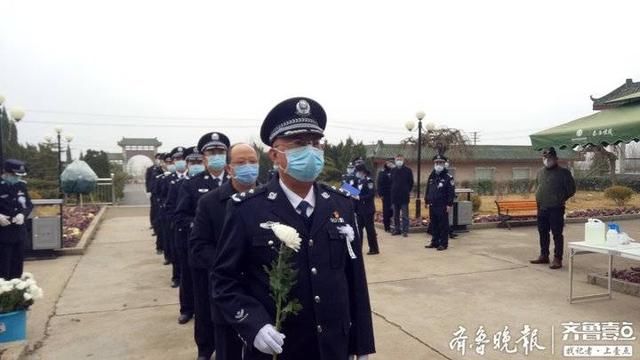  「殡仪馆」送别英雄李弦｜鞠向群、赵斌等有关负责人到殡仪馆凭吊