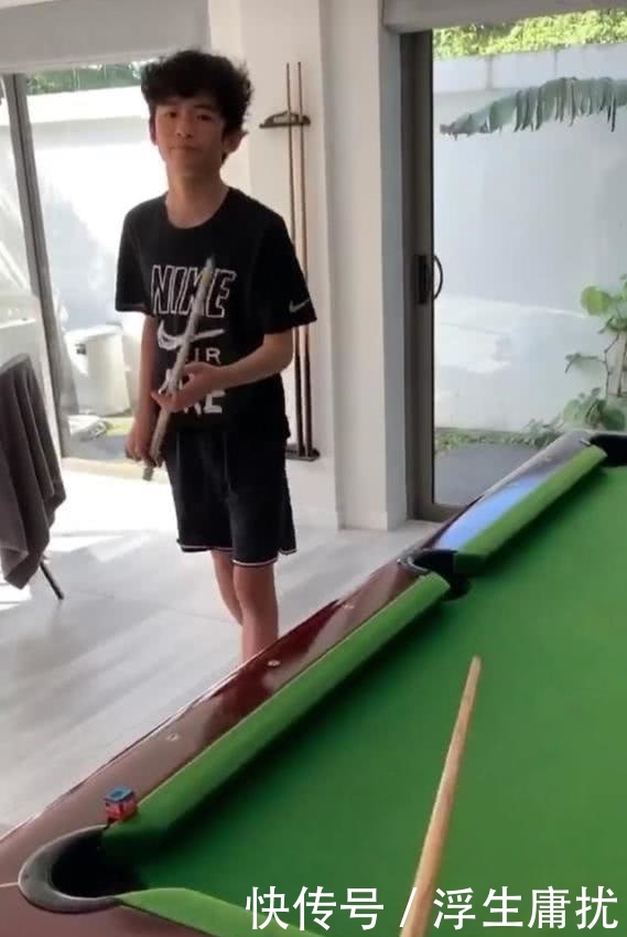  儿子■张柏芝晒娃：大儿子烫卷发，越来越像谢霆锋，但二儿子的颜值更高