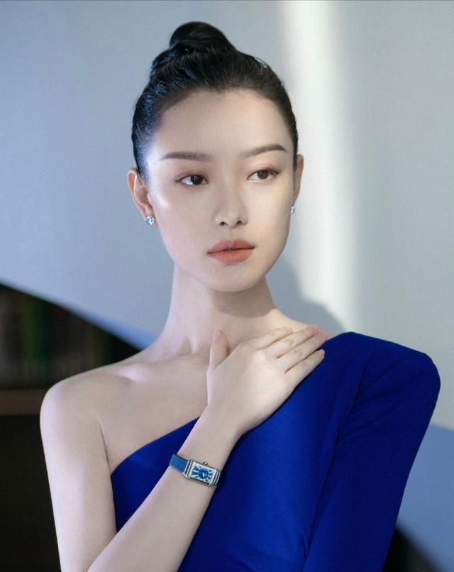  「将头发扎起」披头发还是扎头发好看,主要看这5个部位,额头很关键