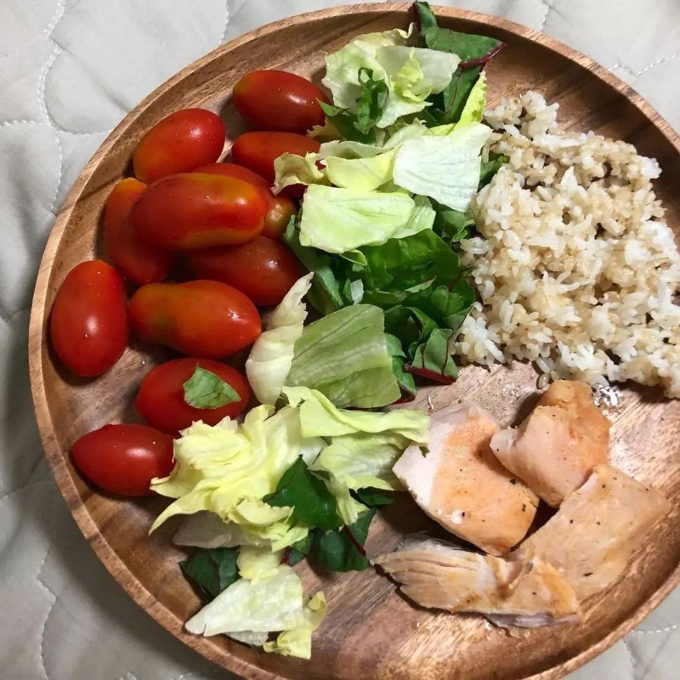 她减掉半个自己，瘦下来连整容的钱都省了!