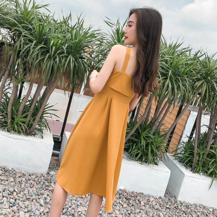 女人穿阔腿裤，不一定就好看，但像下面女人这样穿，美到骨子里