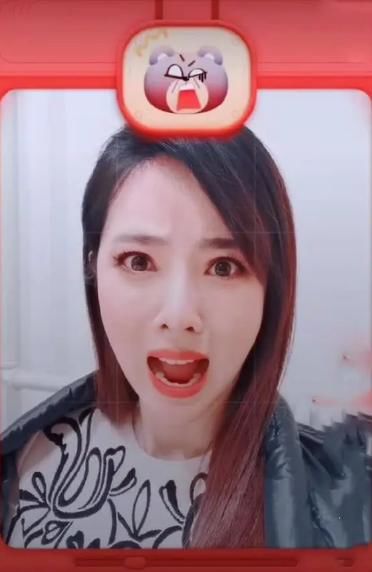  『思思』央视80后一姐李思思晒近照，不上春晚后网红感十足，撞脸柳岩