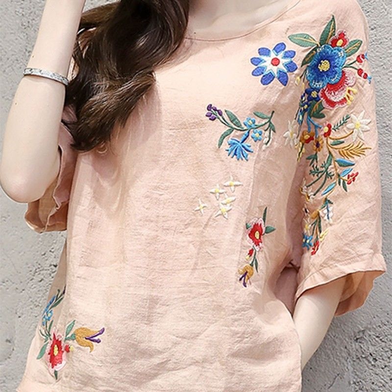 女人好身材别藏着，紧身T恤搭热裤，杨柳细腰也不过如此