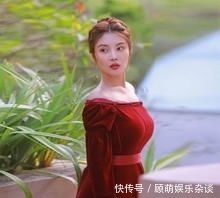 字肩礼裙@身穿露肩灯绒裙大秀性感身材，微胖“大嫂”真有料，被徐冬冬惊艳到了