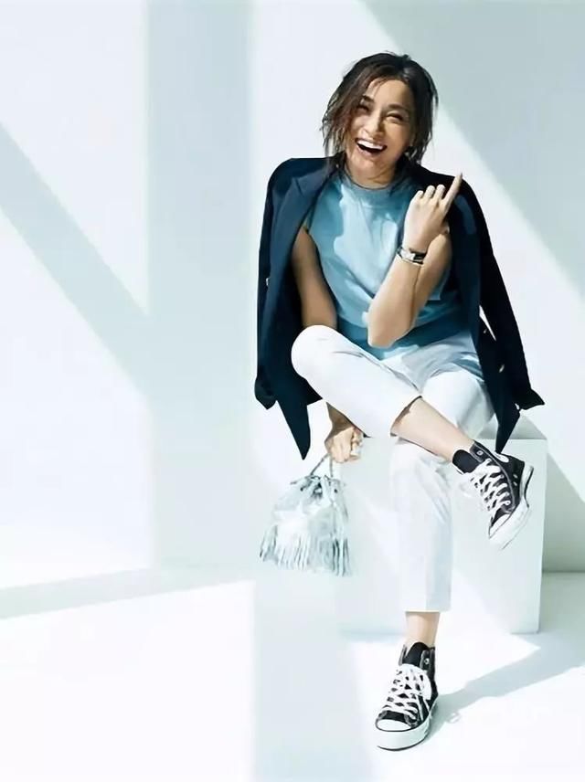 日本OL小姐姐超有气质的秋季白色穿搭，是时候学一下了！