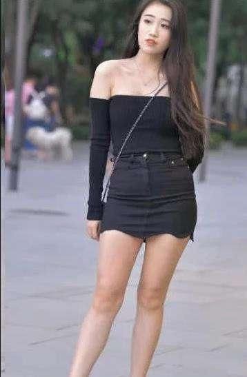 街拍: 包臀裙包裹出美女性感的臀部线条，让人看了不愿离开!