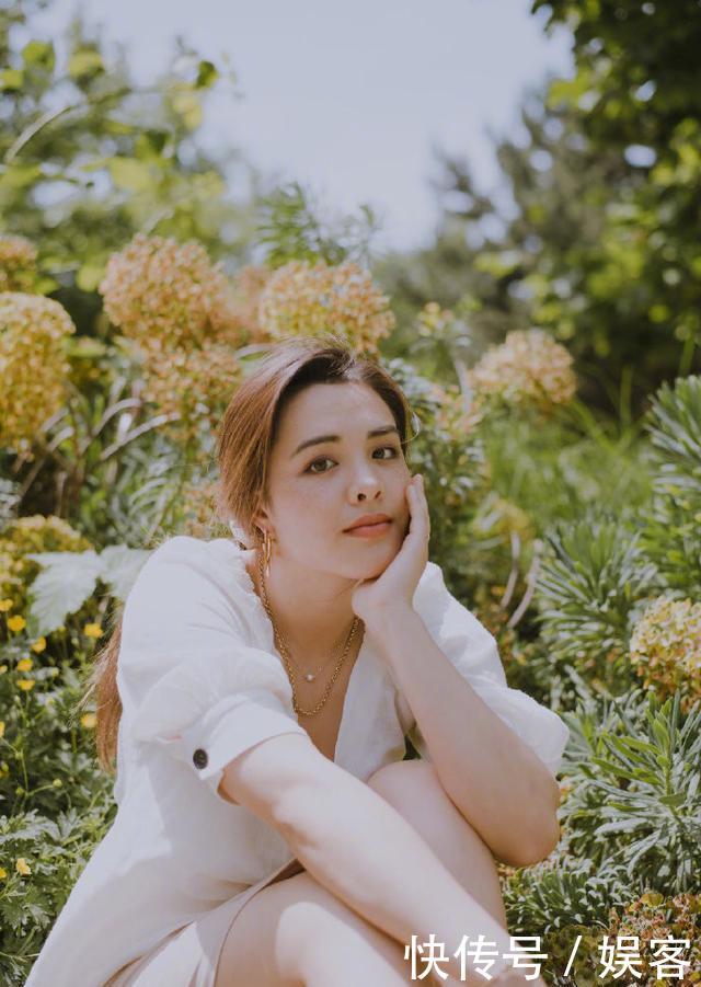 钟丽缇21岁混血女儿近照曝光,引网友热议,气质