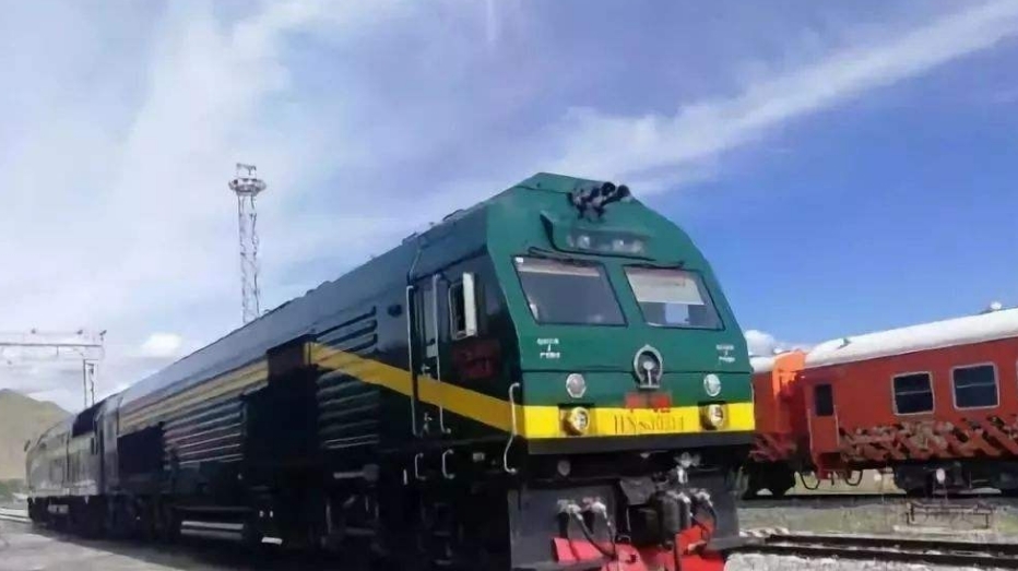 为何到青藏铁路，中国的火车头要换成美国的？有何深层原因