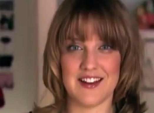 美女天生拥有橡皮泥体质, 只需用手捏捏就能整容成明星样子