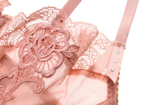 30度高温别戴文胸了，学大胆女人这样穿，让男人神魂颠倒