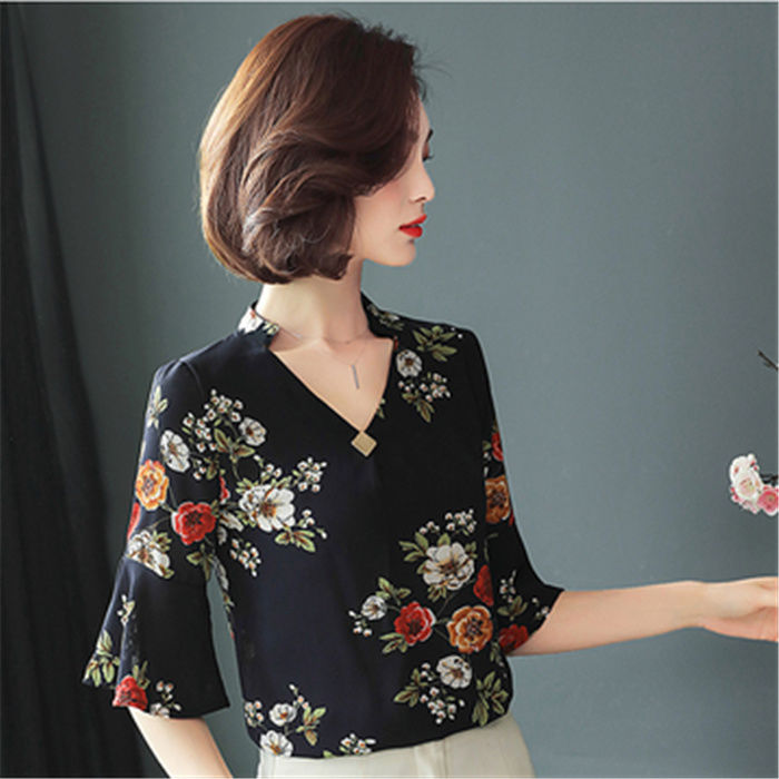 长得靓不如穿得俏!今年流行的精致小衫配牛仔裤，清新又减龄