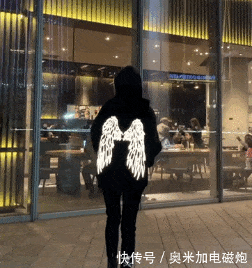  「反光设计」最时髦的人都在穿这件衣服