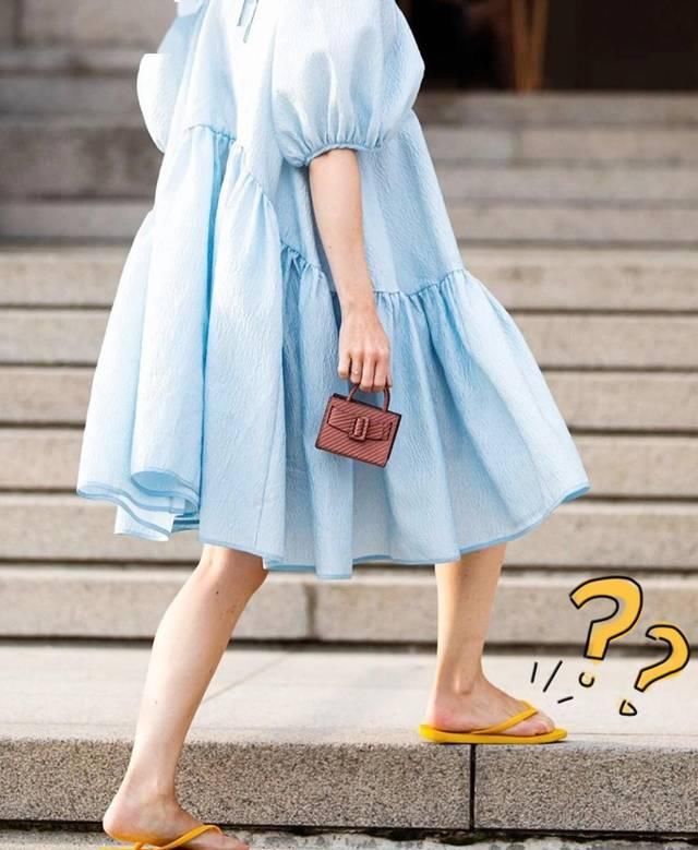  #玛丽珍鞋#这条裙子不仅减龄，还能“减肥”，多粗的腰都看不出……