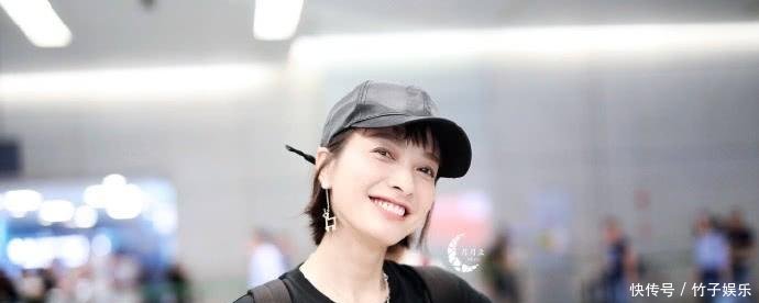 吴昕太拼了! 三伏天还穿这么厚的卫衣出门, 网友: 冷热都不分了吗