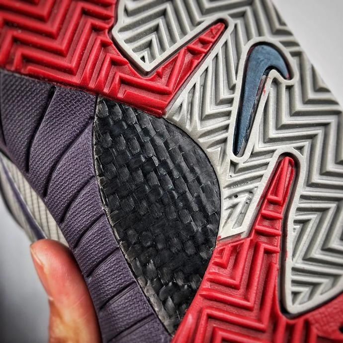  『战靴』科比战靴复刻回归，缅怀一代人心中的传奇！耐克Kobe4代小丑开箱测评