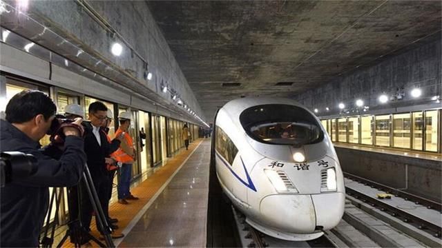 中国最大地下火车站:主体结构有地下三层，仅出入口就有16个