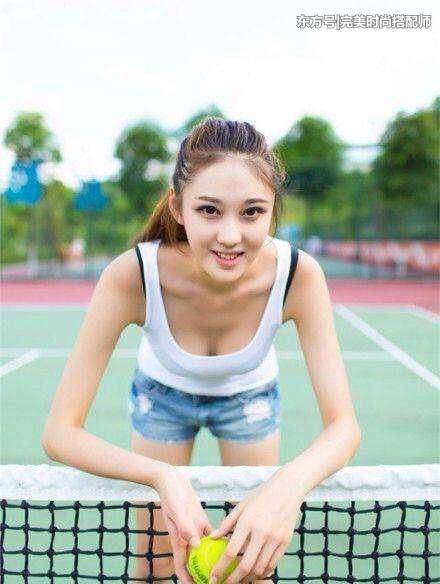 女人就喜欢紧身裤塑造大长腿， 穿了比没穿性感的多