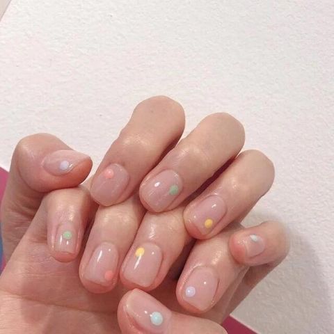  『不妨』看腻了华丽浮夸的美甲，不妨试试这些极简线条风美甲，简约又元气
