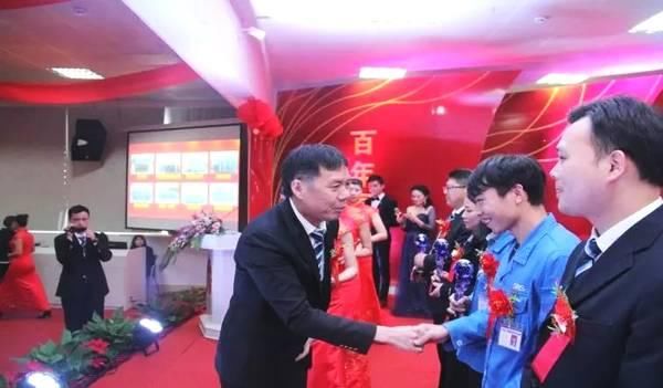 流水线工人造富史 用3毛钱撬动50亿的生意做到中国第一