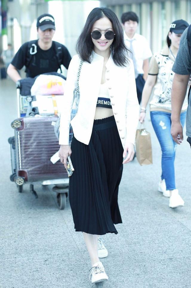 张韶涵穿短裤实在太瘦了，爱豆：要记得多吃饭啊！