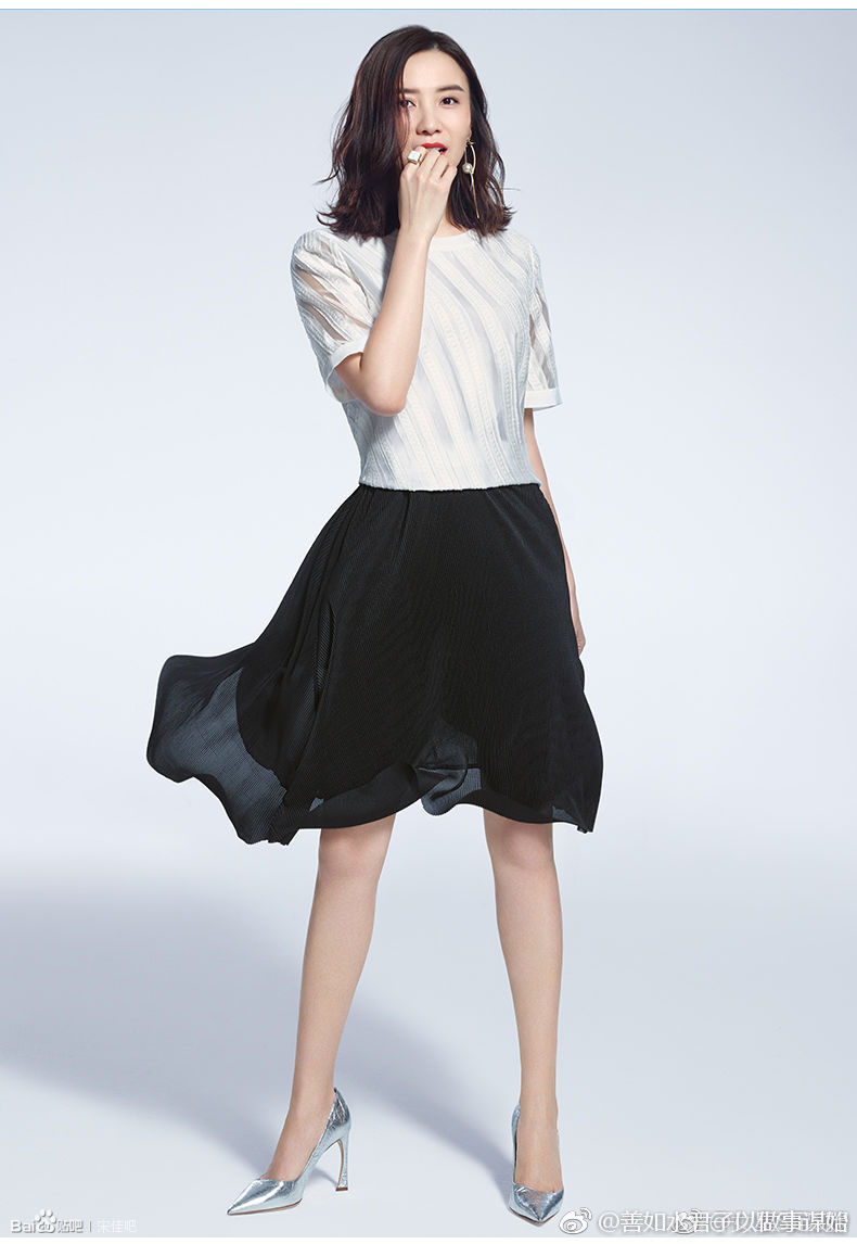 宋佳的腿原来这么漂亮，又长又直搭配尖头高跟鞋性感十足