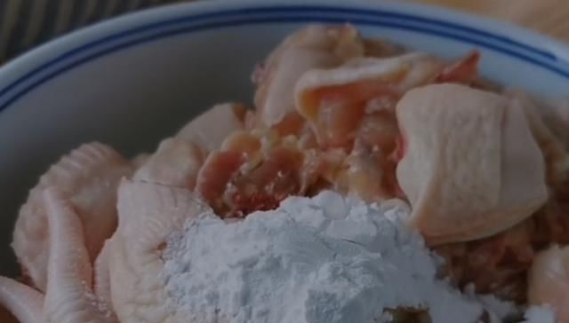  「吃法」鸡肉别直接下锅炒，教你江湖新吃法，配料简单味道足，真过瘾！