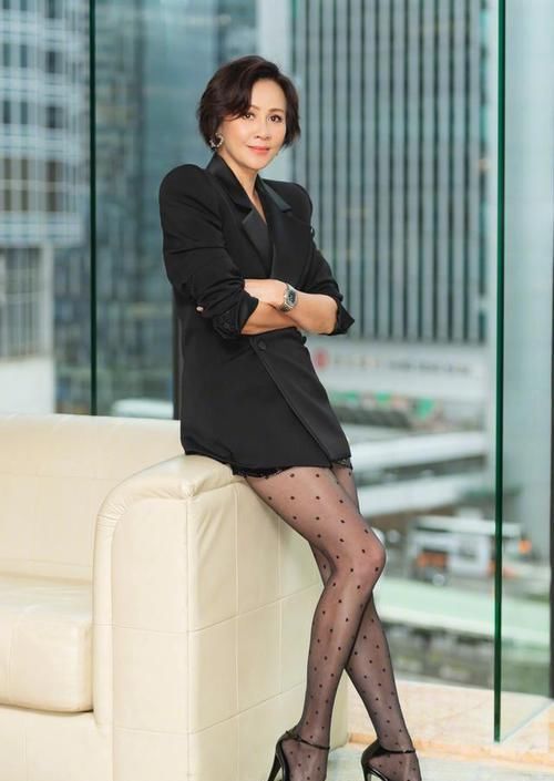  『面搭配』春季也能穿得美丽又性感，学会“下搭黑丝”穿法，不光腿也很惊艳
