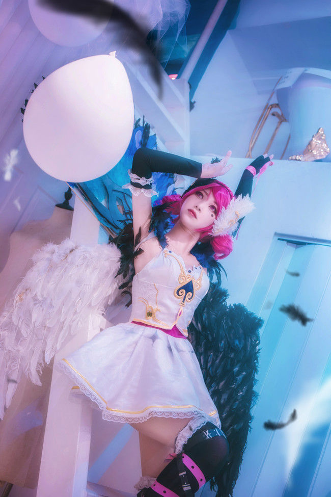 王者荣耀:乔妹天鹅之梦COS，小乔终于穿出御女范了!