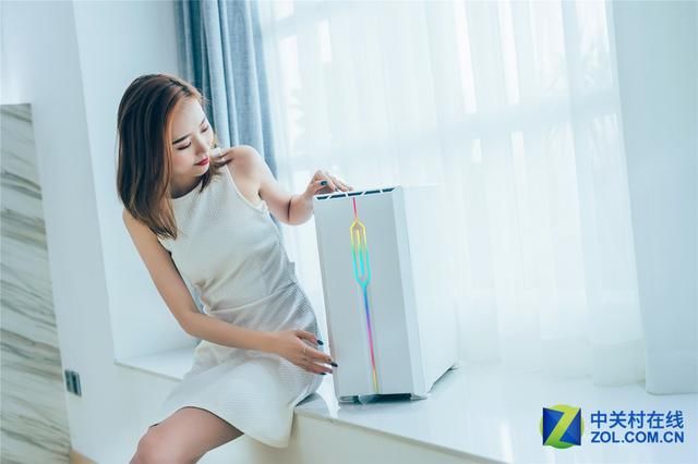 清爽高颜值 小姐姐和月光宝盒搭配更美